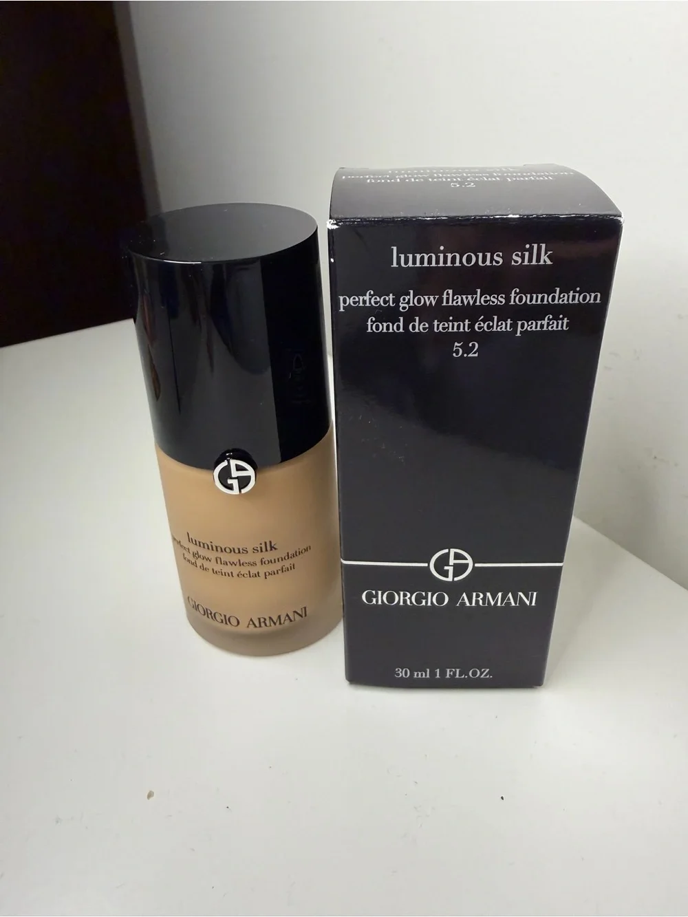 Giorgio Armani Luminous Silk Foundation Shade 5.2